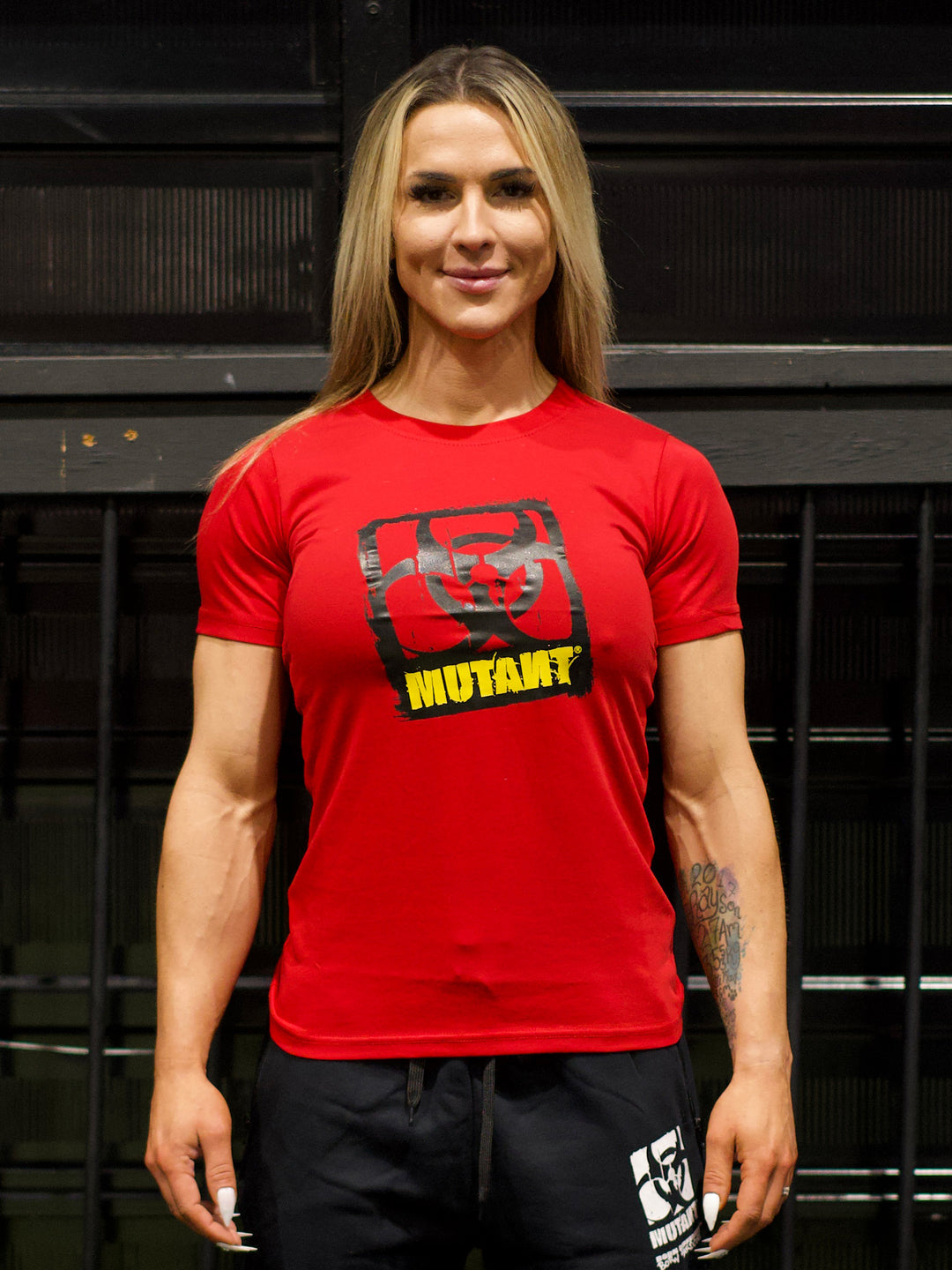 MUTANT® BORN HARDCORE WOMEN’S BOLD GYM T-SHIRT (RED)