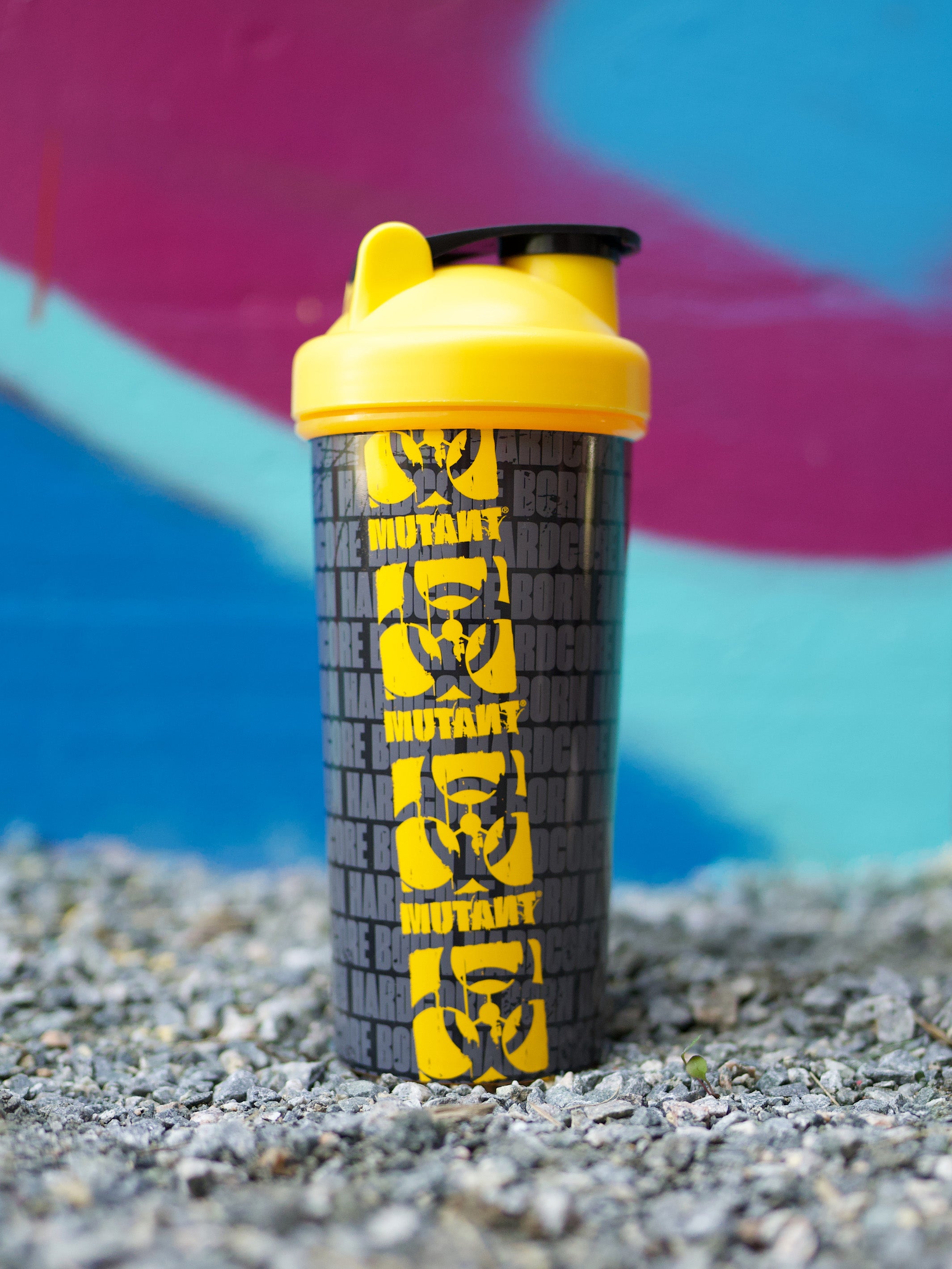 MUTANT® Born Hardcore Wrapped Shaker 28oz (yellow)